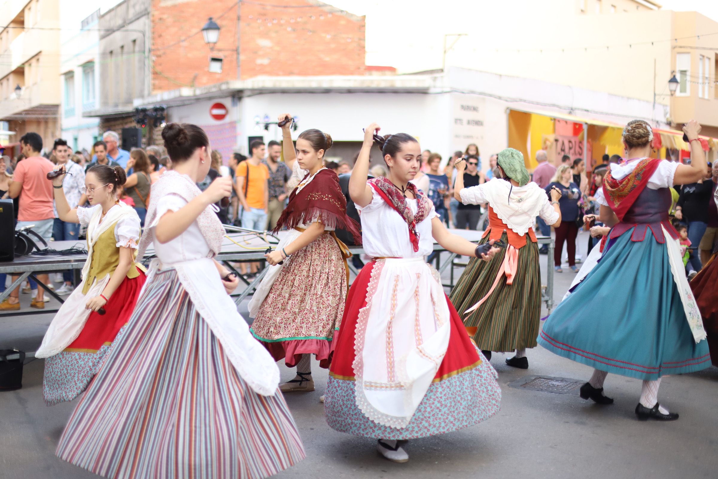 ACTIVITATS CULTURALS A LA FIRA GATA AL CARRER
