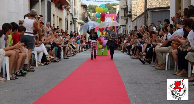 Passarel·la de moda infantil a la Fira Gata al Carrer