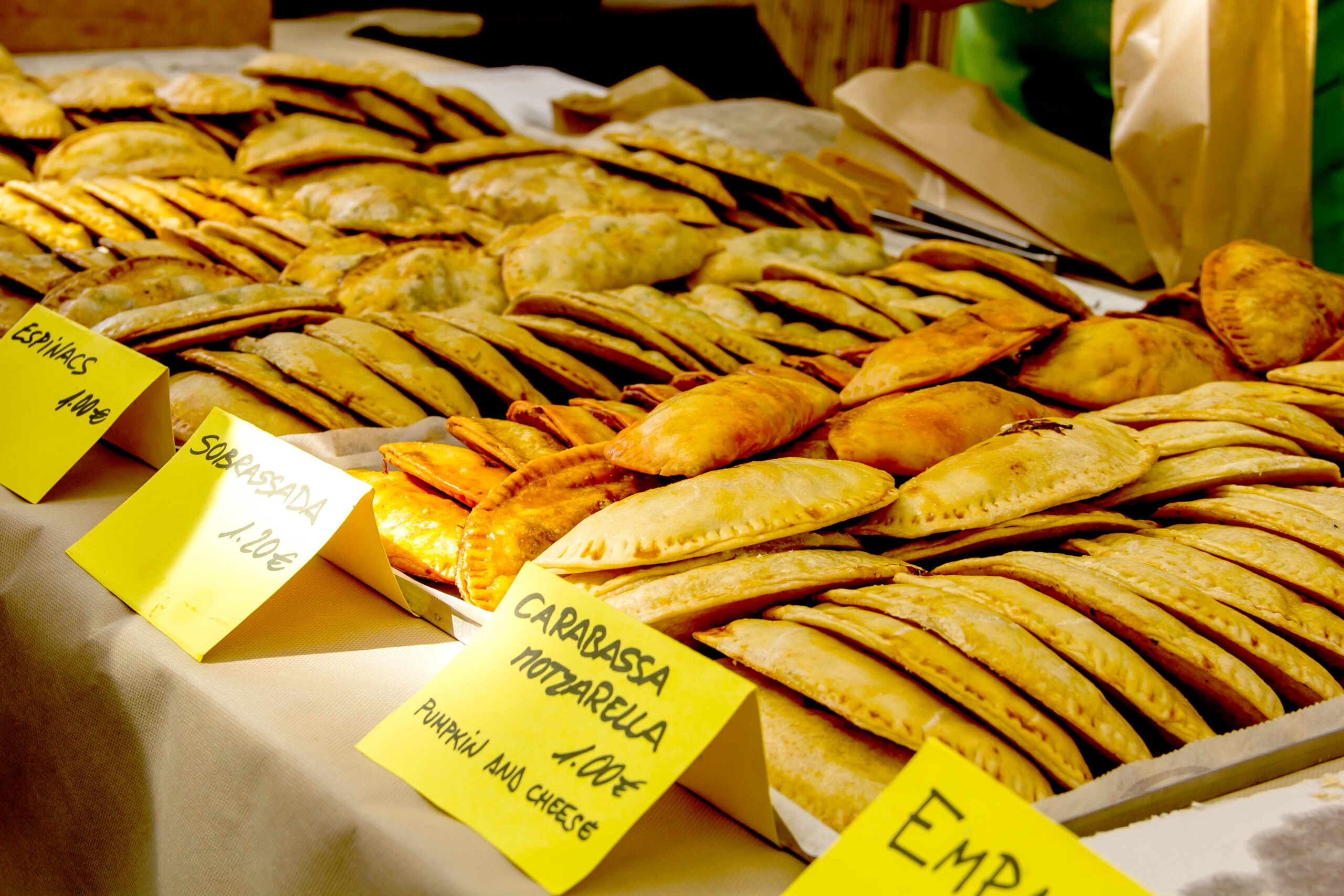 TRADICIÓ, SABOR I INNOVACIÓ EN ELS FORNS DE LA 17é FIRA GATA AL CARRER